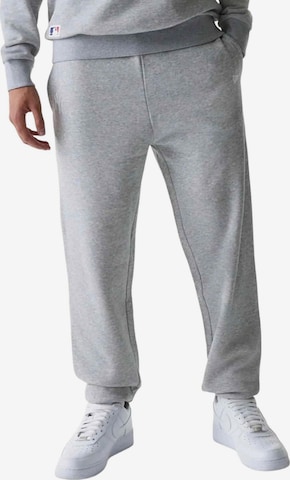 NEW ERA - Regular Calças de desporto 'Pantalon new era gris yankees nos mlb midi jogger' em cinzento: frente