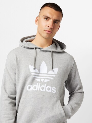 ADIDAS ORIGINALS - Sweatshirt 'Adicolor Classics Trefoil' em cinzento