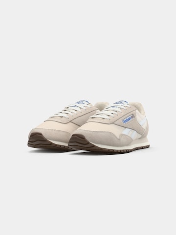 Baskets basses 'CLASSIC AZ' Reebok en blanc