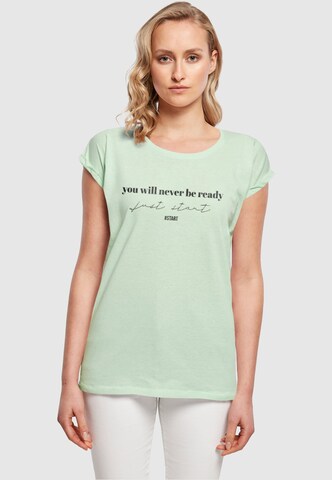 Merchcode Shirt 'Just Start' in Grün: Vorderseite