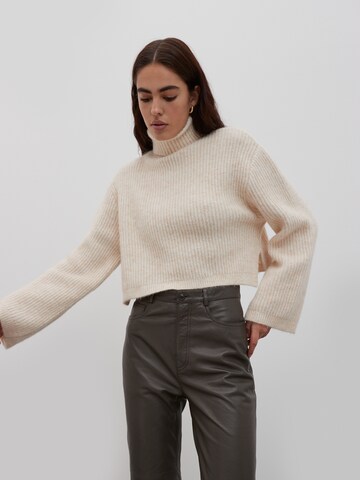 EDITED Sweater 'Annabelle' in Beige: front