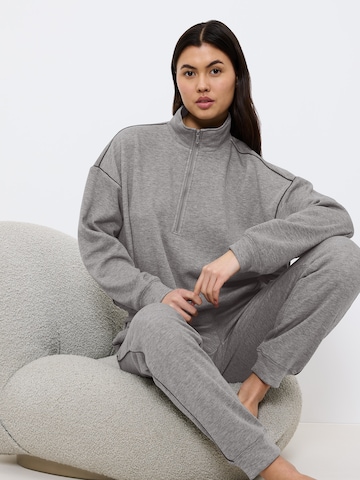 TRIUMPH - Sudadera 'MyWear' en gris