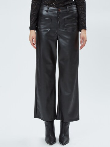 Flared Pantaloni di Influencer in nero: frontale
