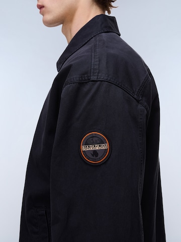 Geacă de primăvară-toamnă 'Arrayanes' de la NAPAPIJRI pe negru