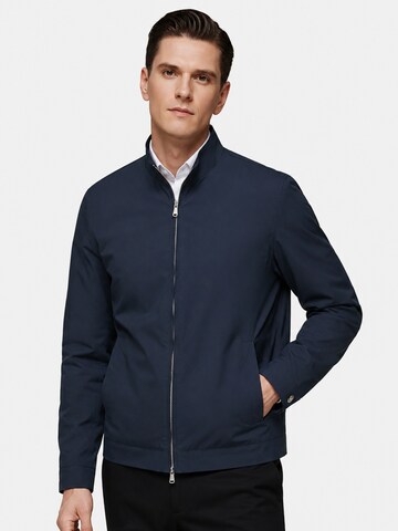 ALLTHEMEN Between-Season Jacket 'Windstille' in Blue: front