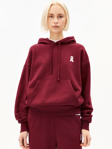 ARMEDANGELS Свитшот 'ICONIC Å FRANCISARAA' в Красный: спереди
