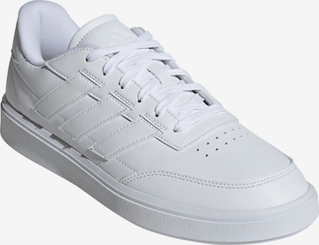 Baskets basses 'Courtblock' ADIDAS SPORTSWEAR en blanc : devant