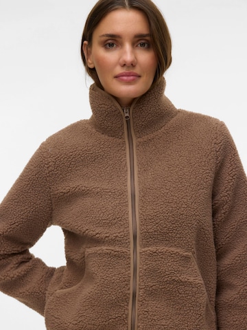Veste mi-saison 'VMRONJA' VERO MODA en marron : devant