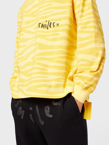 Smiles T-shirt 'Noel' i gul