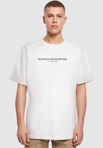 Merchcode Shirt 'Never Give Up' in White: front