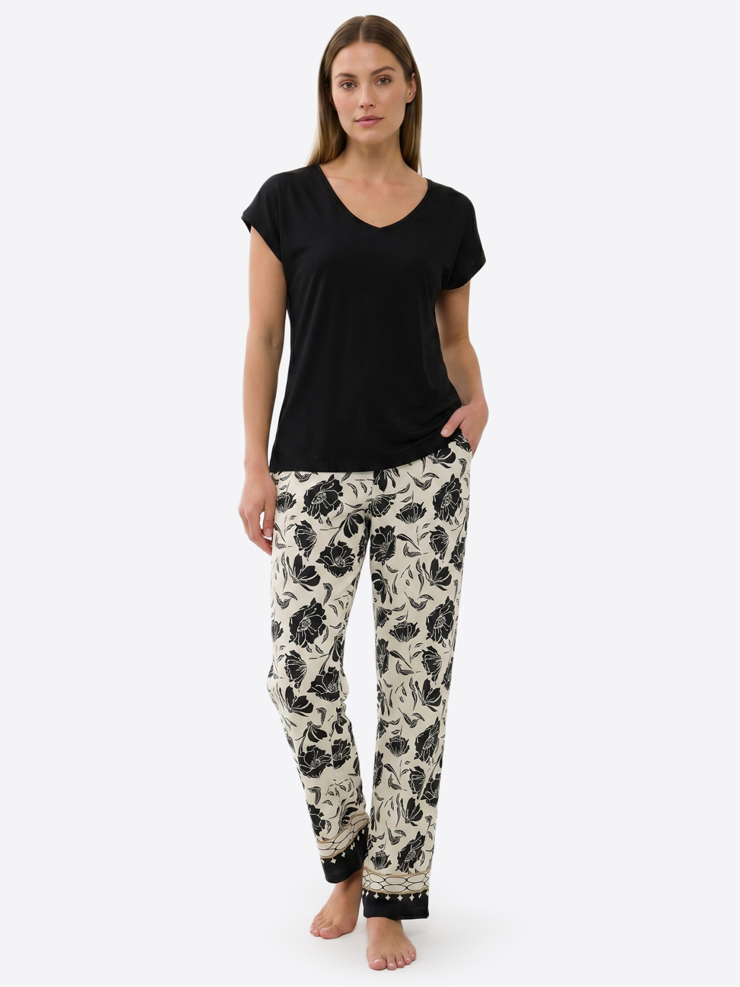 Vivisence Pajama '2076' in Black: front