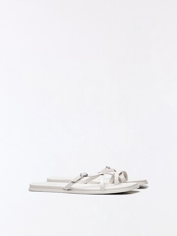 Bershka Сандали с разделител за пръстите в бяло