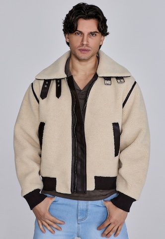 Veste mi-saison SikSilk en beige : devant