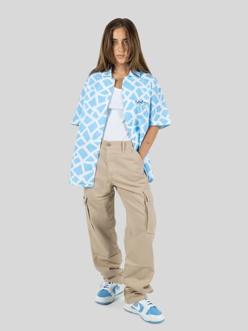 METRALHA Comfort fit Button Up Shirt 'Metralha x Marest Short Sleeve Shirt All Over Print (blue/white)' in Blue