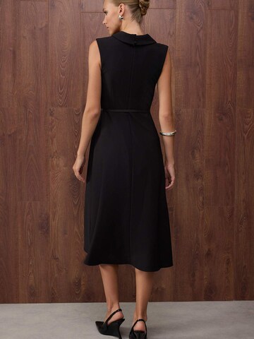 Trendyol Платье в Черный