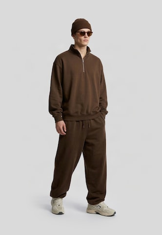 Urban Classics Sweatshirt in Braun: Vorderseite