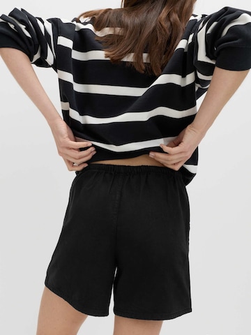Marks & Spencer Regular Shorts in Schwarz