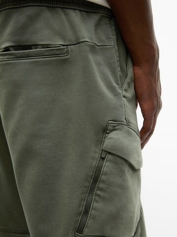 Pull&Bear Regularen Kargo hlače | zelena barva