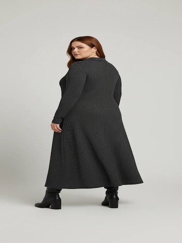Shape Of You Úpletové šaty – šedá
