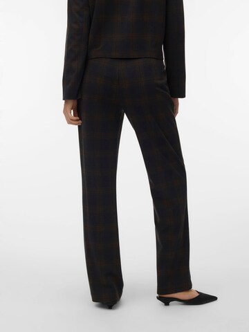 regular Pantaloni con pieghe di VERO MODA in blu: frontale