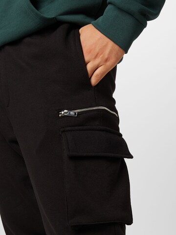 BURTON MENSWEAR LONDON Tapered Cargo Pants in Black