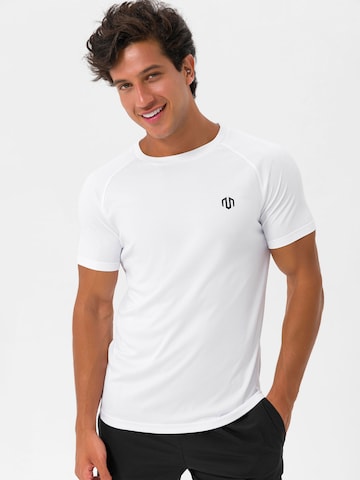 MOROTAI Performance Shirt in White: front