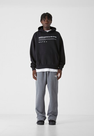 Lost Youth Sweatshirt 'Influenced' i svart