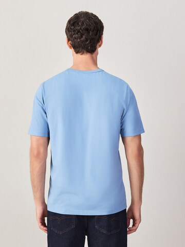 Next Тениска в синьо