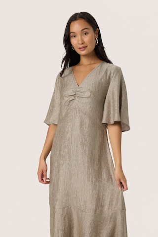 SOAKED IN LUXURY Jurk 'SLLaurie Emmy' in Beige
