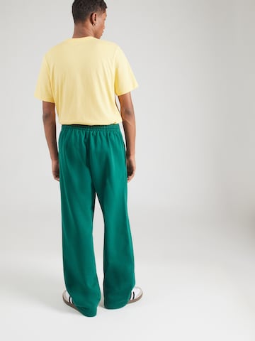ADIDAS ORIGINALS - Loosefit Calças 'Trefoil Essentials' em verde