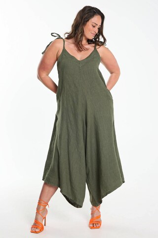 Paprika Jumpsuit in Green: front