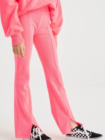 WE Fashion Flared Broek in Roze