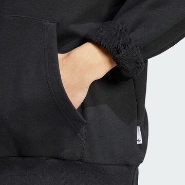 ADIDAS ORIGINALS Sweatshirt 'Q1 Made By Nelson' in Schwarz