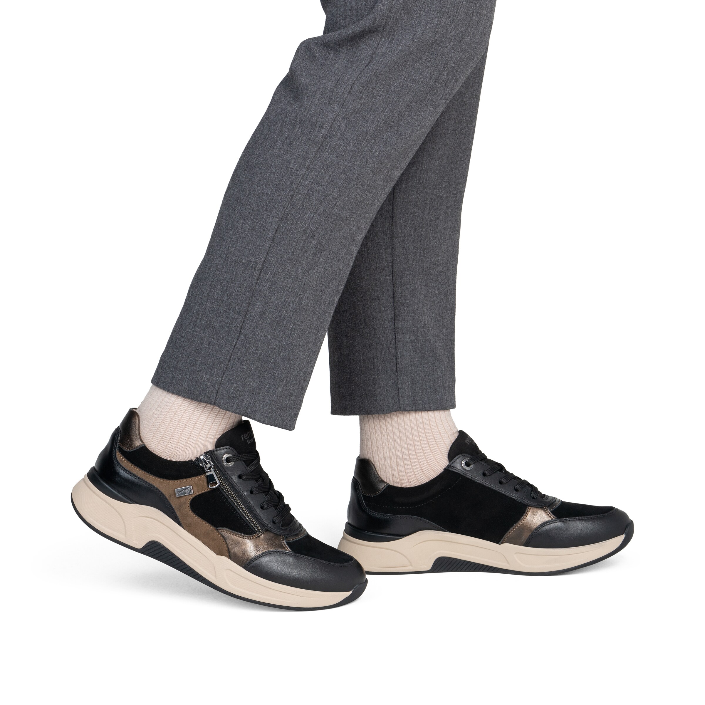 Baskets basses 'D3V00' REMONTE en noir : devant