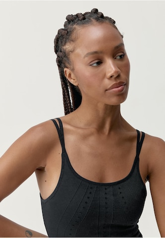 Born Living Yoga Top 'Shantala' in Black