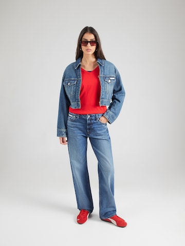 Tricou de la Calvin Klein Jeans pe roșu