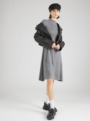 Robe 'Liliana' ABOUT YOU en gris
