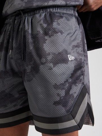 regular Pantaloni di NEW ERA in nero