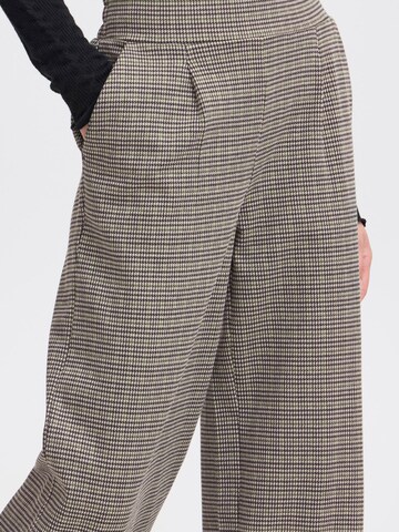 regular Pantaloni di b.young in grigio