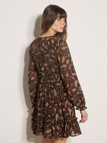 Apricot Kleid in Grün