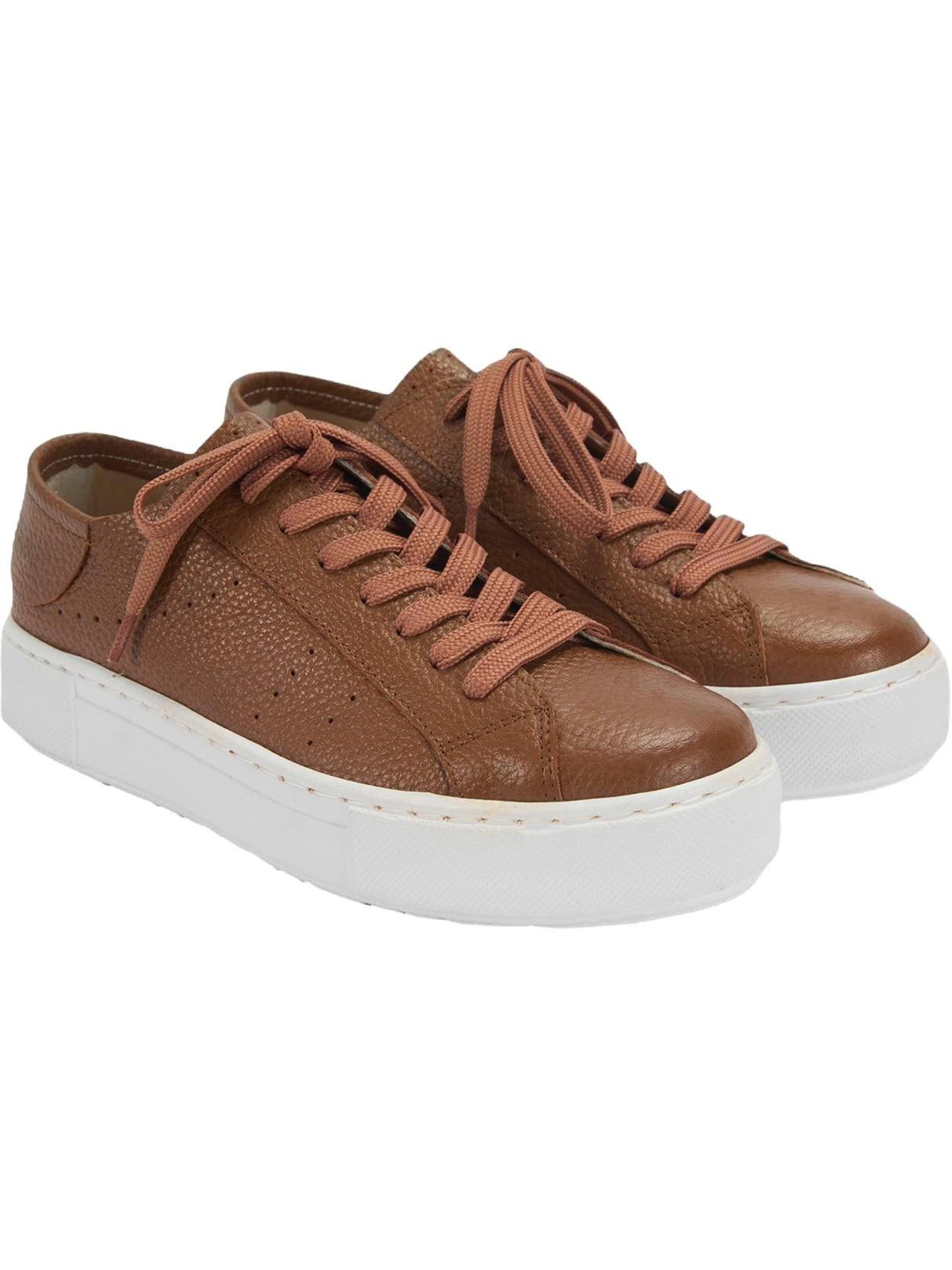 Desa Classic Flats 'Trainer' in Brown: front