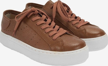 Desa Classic Flats 'Trainer' in Brown: front