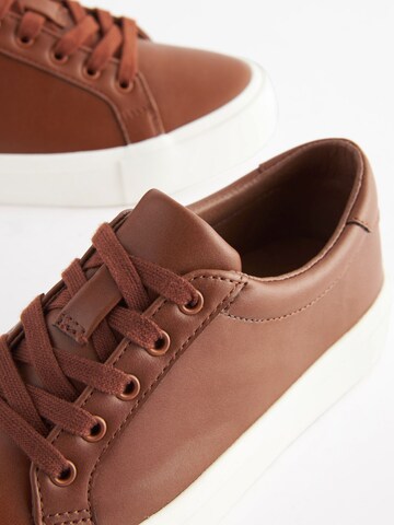 Baskets Next en marron