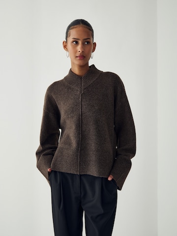 Pullover ' N-Maidie ' di Noella in marrone: frontale
