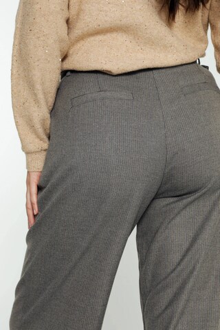 Cassis Loose fit Pleat-Front Pants in Grey