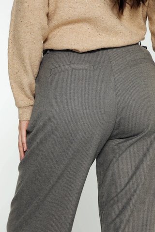 Cassis Loose fit Pleat-Front Pants in Grey