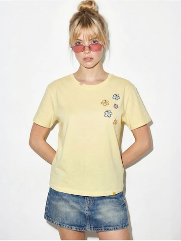 Bianco Lucci - Camisa em amarelo: frente