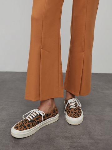 EDITED Flared Trousers 'Emery' in Brown