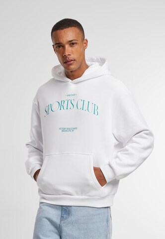 MT Upscale Sweatshirt in Wit: voorkant