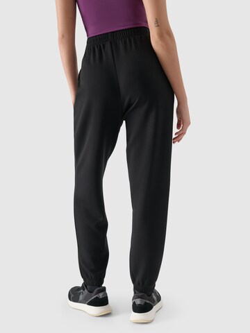 Tapered Pantaloni sport de la 4F pe negru